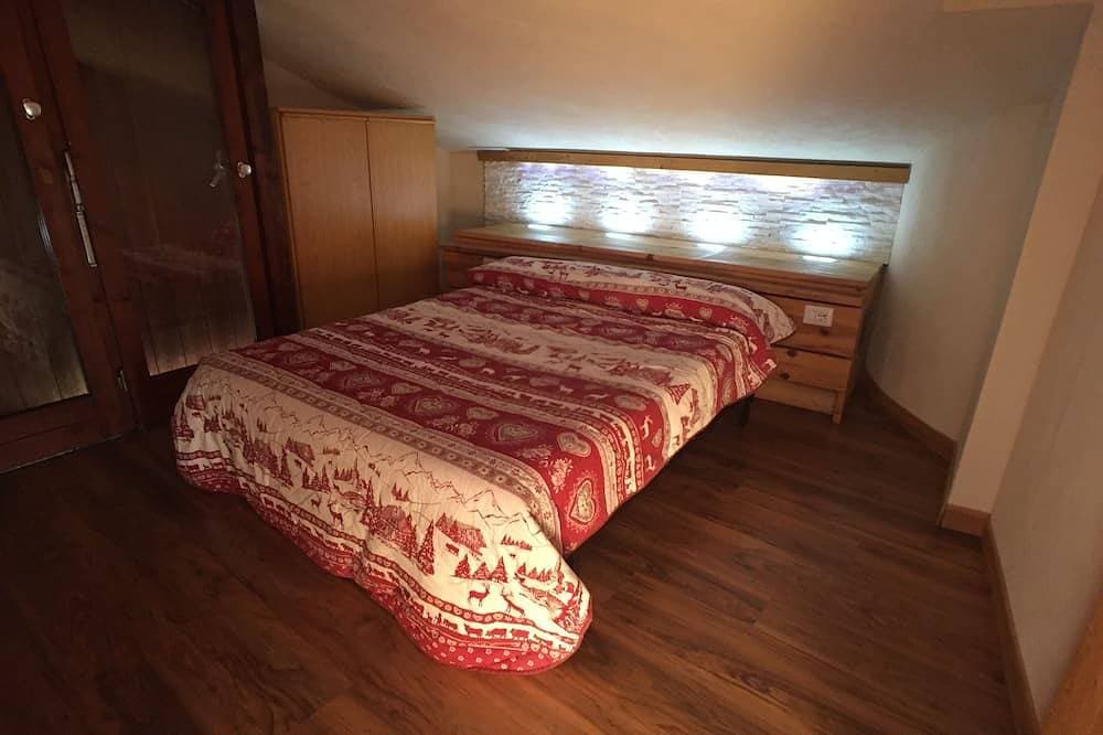 Foto 5 von 18: Luxuriöse Drei-Zimmer-Wohnung in Cervinia mit Sauna, Blick auf die Skipisten.
