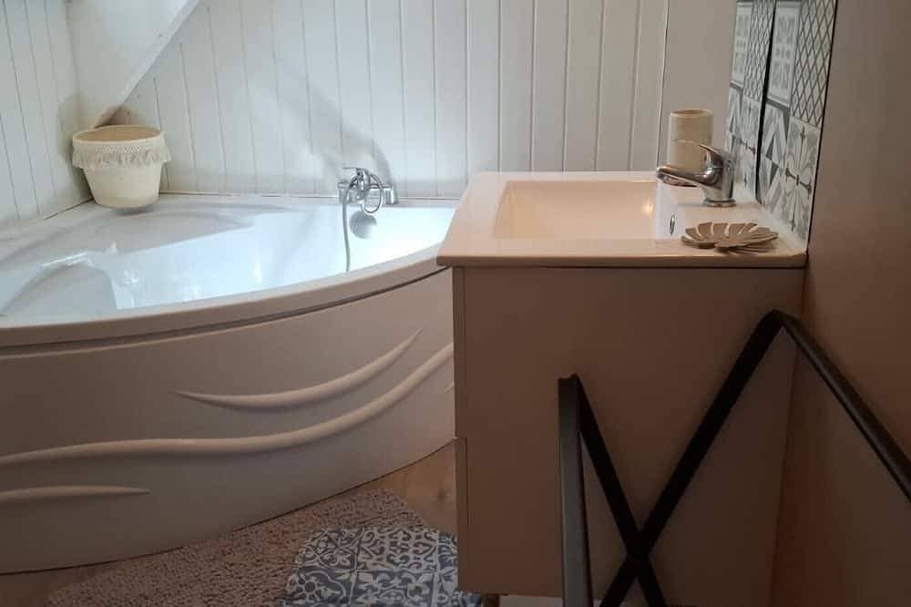 Foto 3 von 14: Bed & Breakfast 'Chambre Quadruple' mit Gemeinschaftspool, Terrasse & WLAN