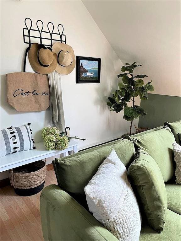 Cheerful, modern 2 bedroom loft apartment on the Coast of Maine 1