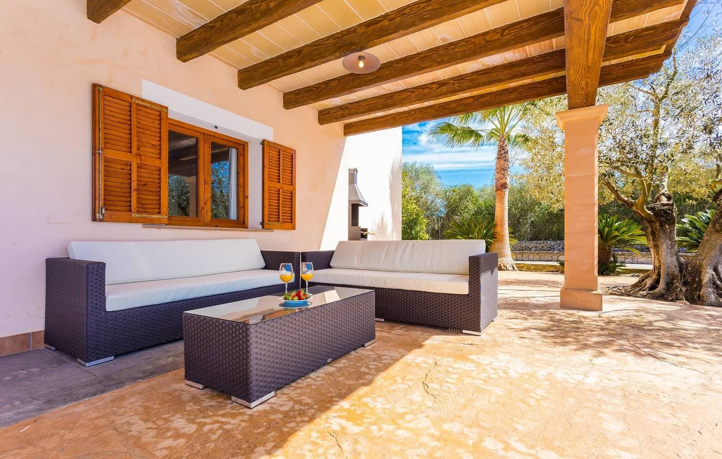 Foto 7 von 40: Sonniger Rückzugsort mit Terrasse, Pool und Küche