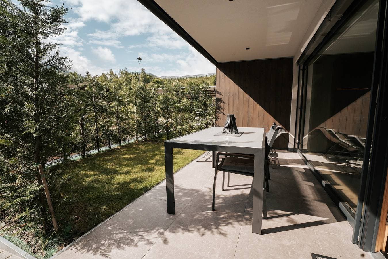 Foto 3 von 43: Einzimmerapartment 'Garden Lodge Exclusive Two' mit Bergblick, privater Terrasse und WLAN