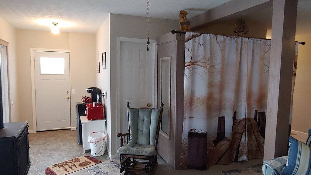 Foto 2 von 23: Cozy All Season Tiny house Bungalow right on the Lake  wine and brewery trail.