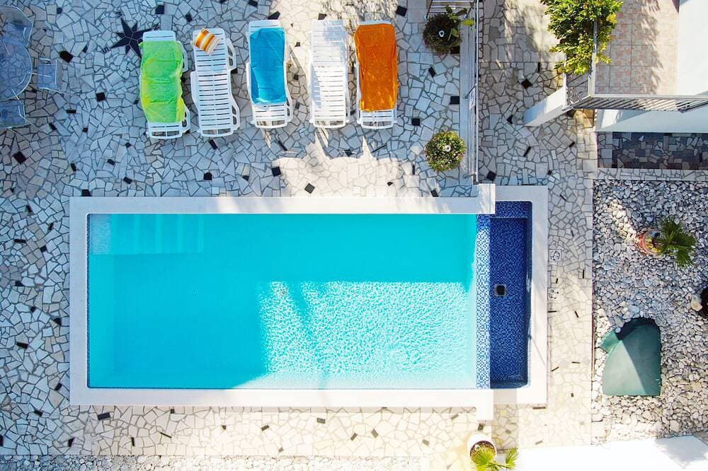 Foto 8 von 24: App for 2 with heated pool, nice garden and bbq