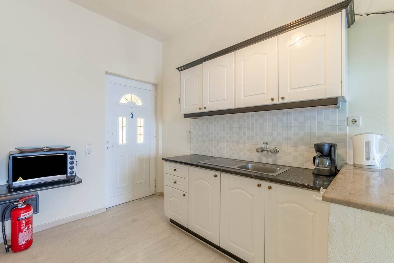 Foto 7 von 23: Einzimmerapartment 'Nikos Seaside 5' mit Meerblick, WLAN und Klimaanlage