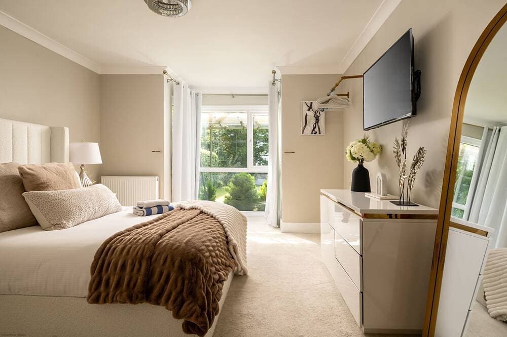 Foto 2 von 17: Seahaven in Sandbanks with Private Hot Tub