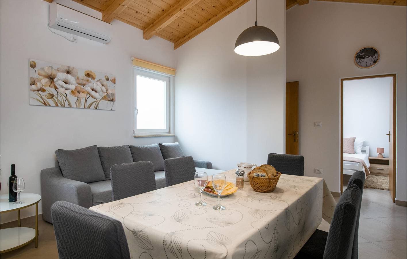 Foto 6 von 27: Charmante 2-Zimmer-Wohnung mit Terrasse und WLAN in der Nähe des Restaurants Vorichi