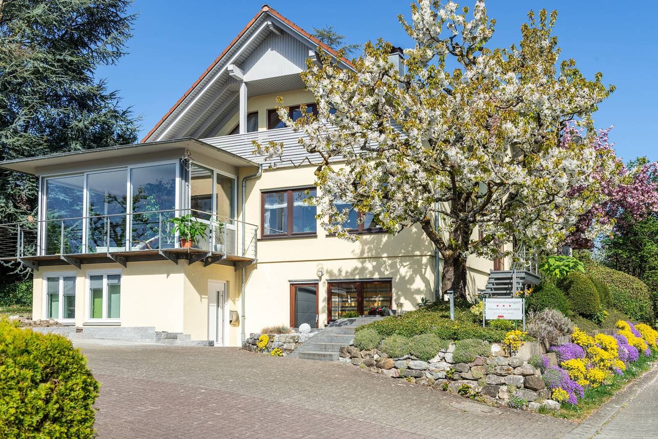 Foto 2 von 23: Haus Annette - Ferienwohnung 'Nr 2' mit Balkon und Wi-Fi