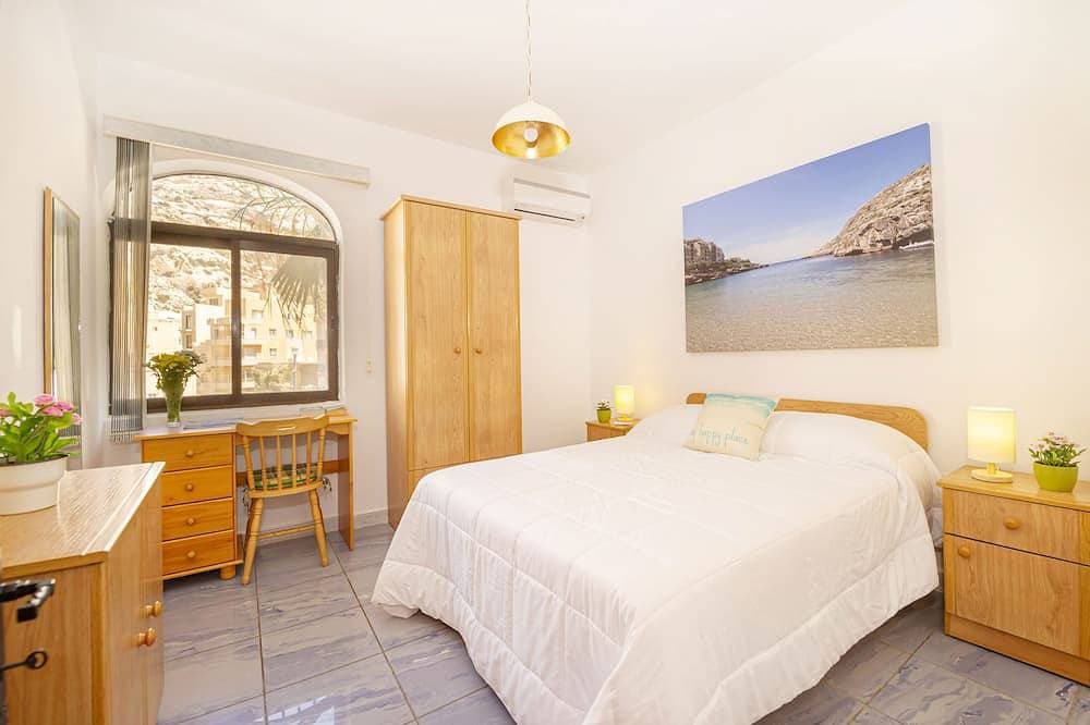 Foto 2 von 23: Brilliant Beachfront Apartment with Super Sunset views in Xlendi Bay, Gozo Malta