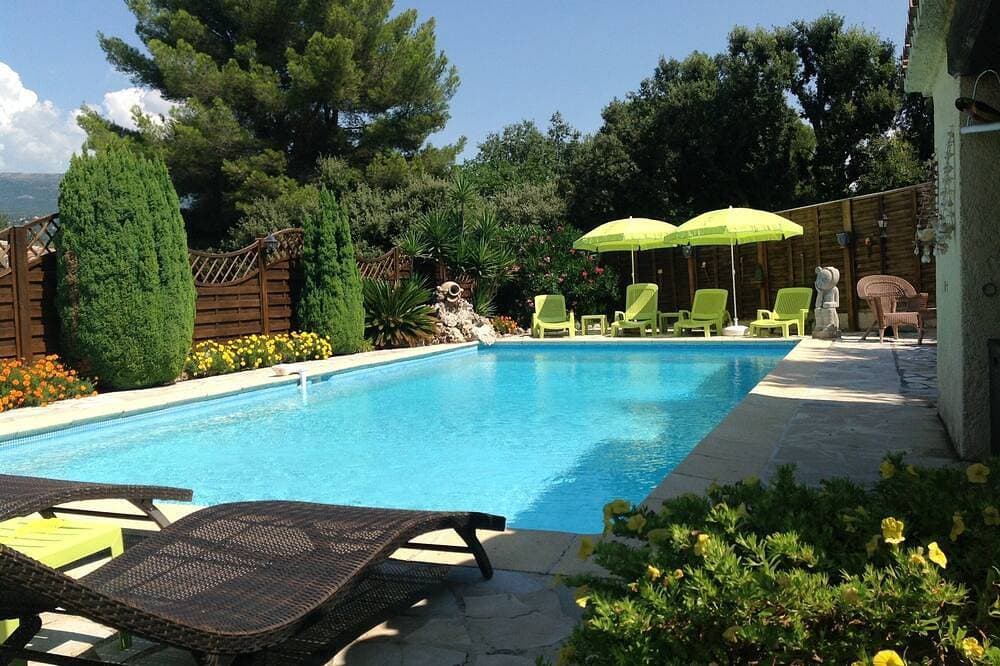 Villa les laurier private swimming pool Private terrace and garden 1