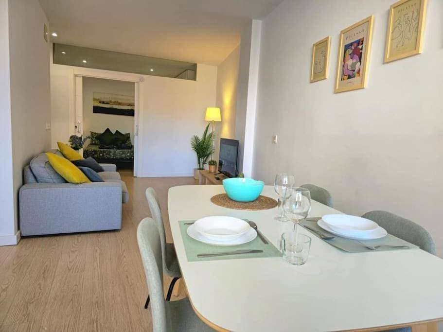 Angelos Malaga Urban Suite Spacious apartment perfect for remote workers and vacationers BY NAMASTE ELITE 1