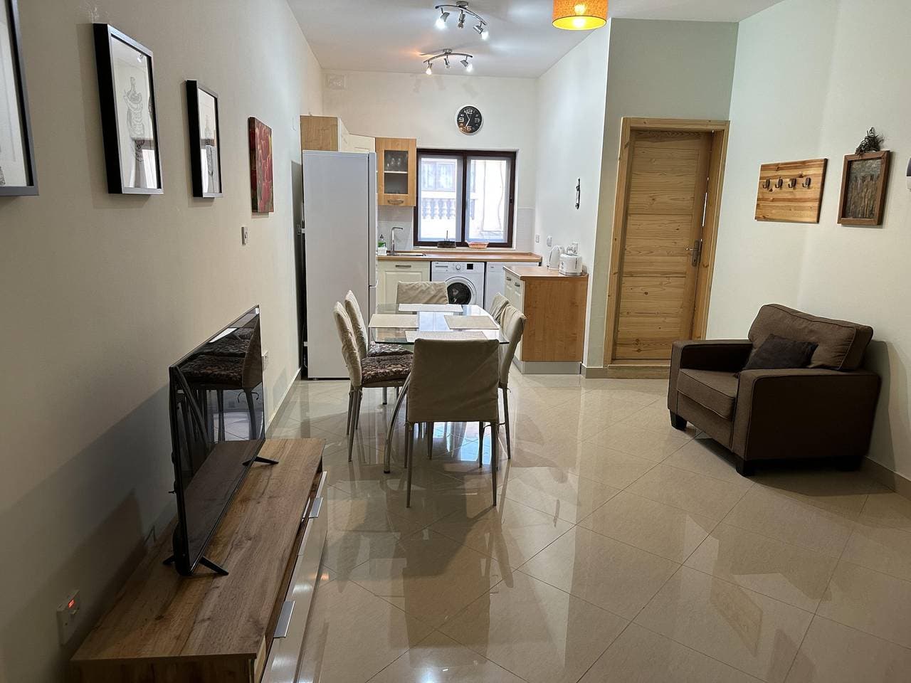 Foto 6 von 44: San Albert 3 Bed Apt near Sliema - St Julians