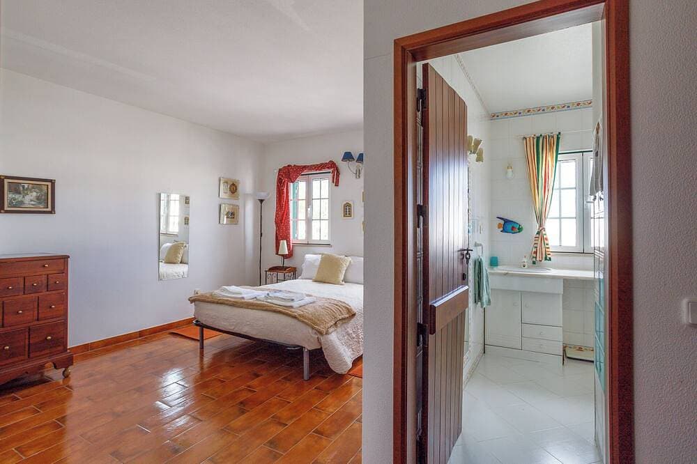 Foto 3 von 30: Charming 3 bedroom, 3 bathroom Villa, only 450m from the beach - 163730/Al