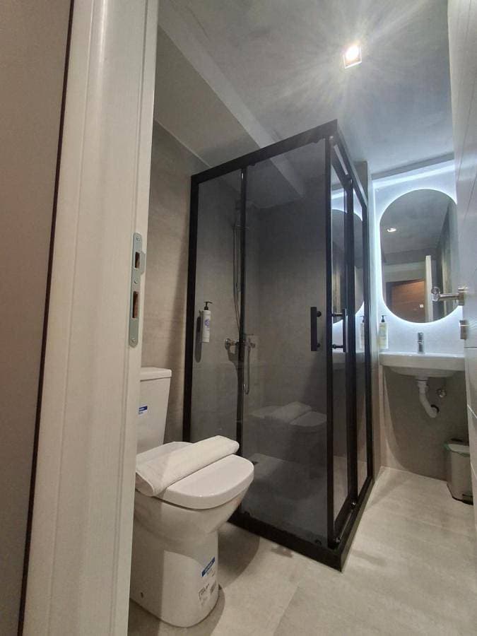 Foto 5 von 14: Two-Bedroom Apartment with Balcony