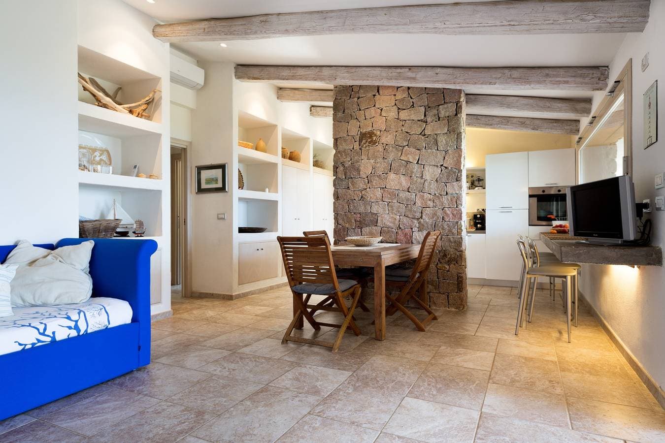 Foto 12 von 32: Villa 'I Graniti' in Strandnähe mit Meerblick, Patio, Klimaanlage und WLAN