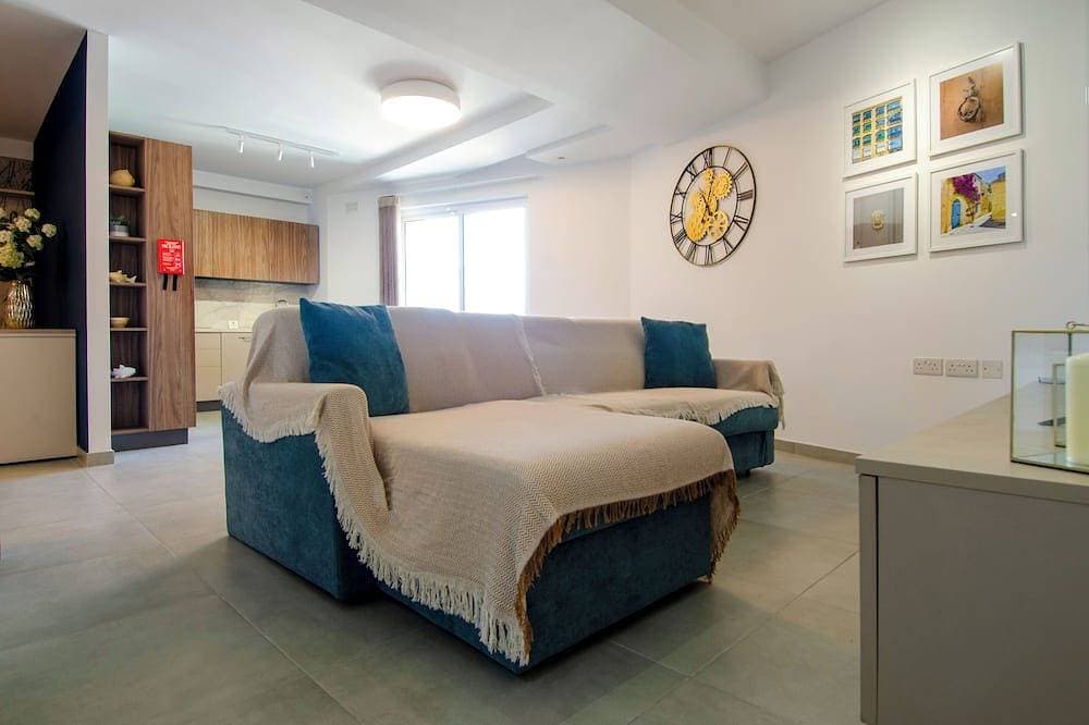 Foto 4 von 17: Luxury High-Floor Studio Escape with Balcony