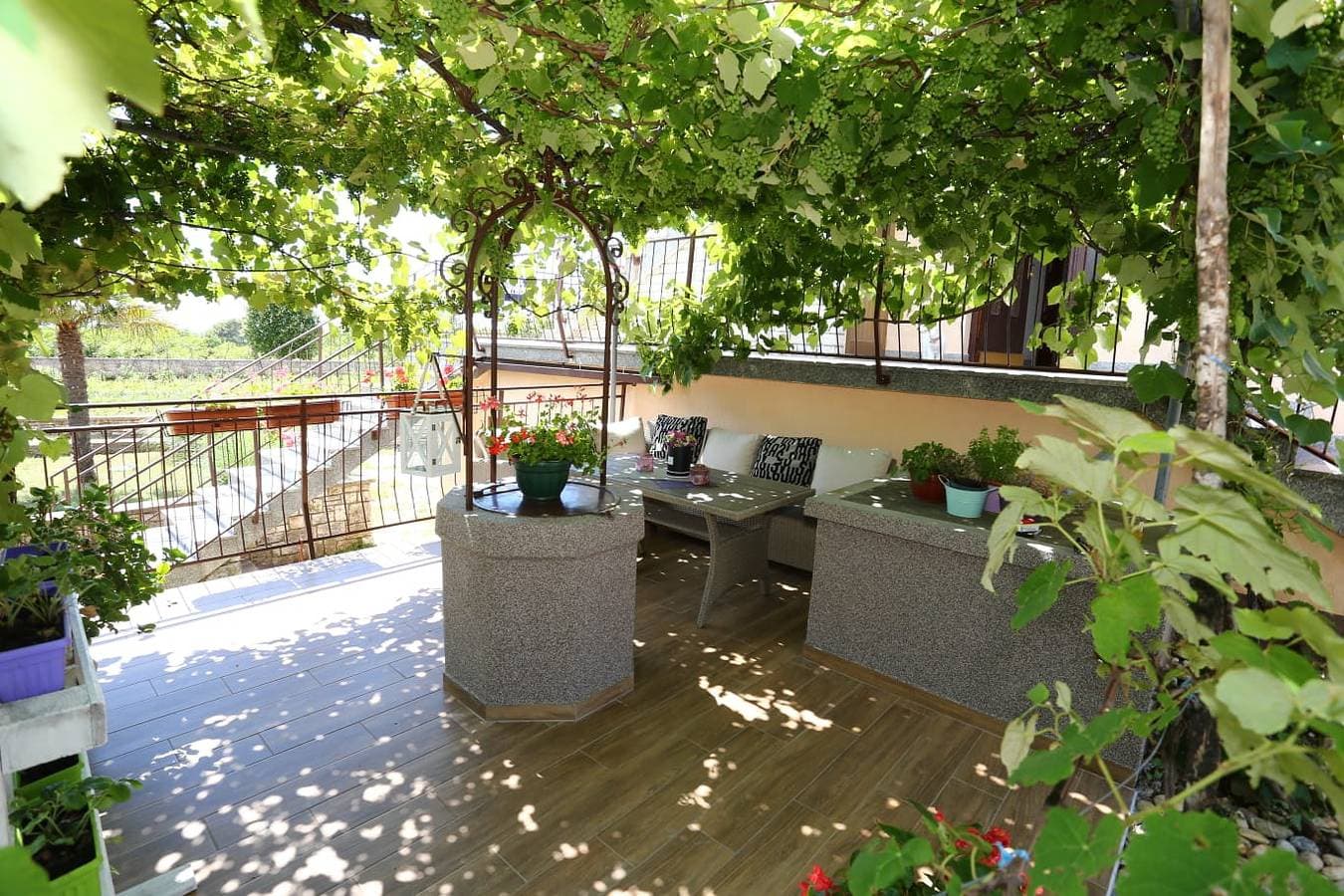 Foto 11 von 25: Ferienwohnung für 6 Personen mit Terrasse