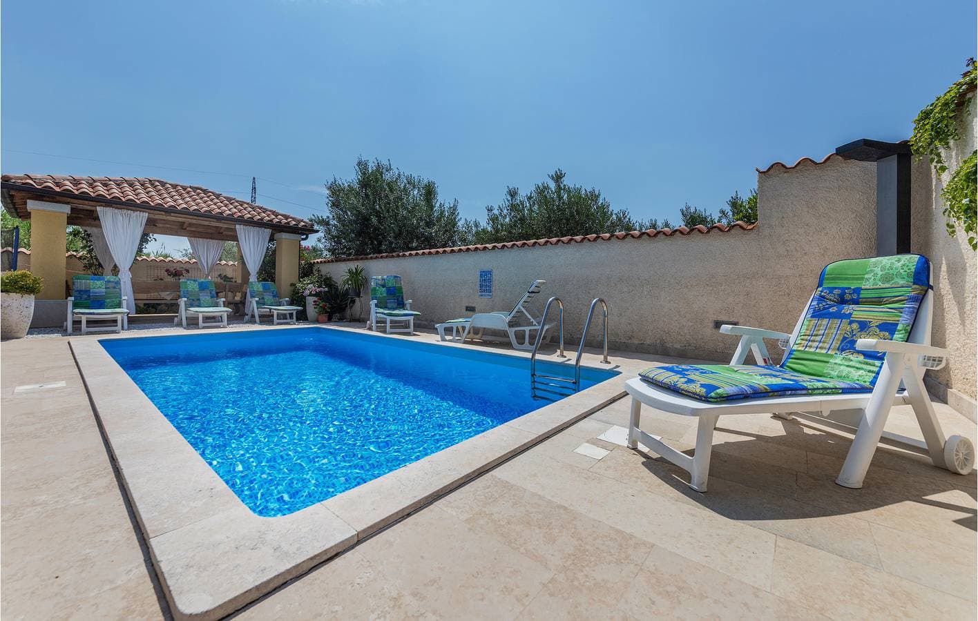 Foto 8 von 28: Gemütliche Ferienwohnung mit Pool und Terrasse, 2,5 km vom Stadtzentrum von Galizana entfernt