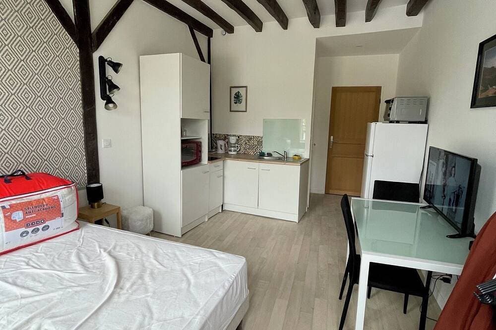 Foto 3 von 6: Romantic studio in Burgundy