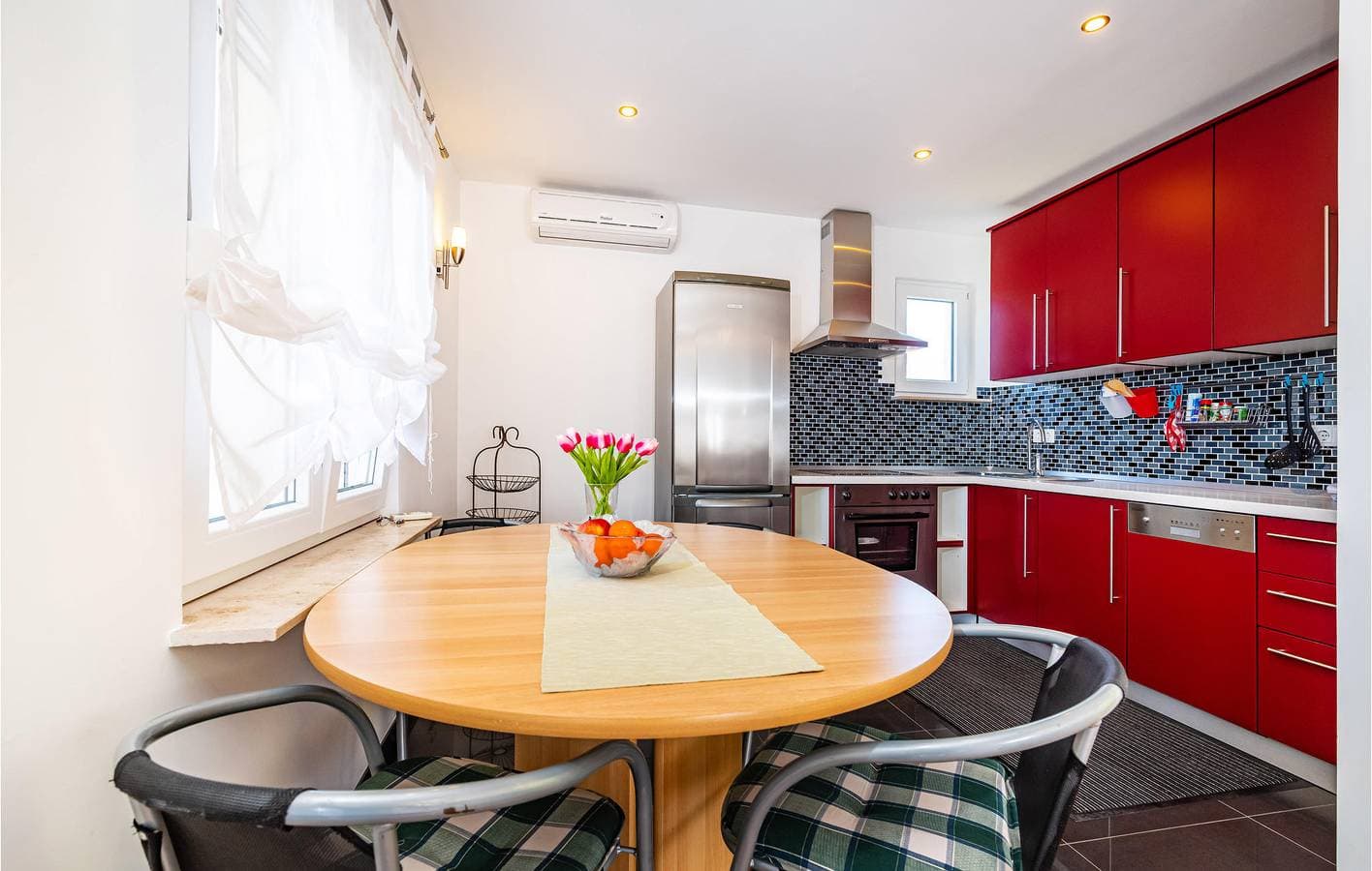 Foto 6 von 32: Gemütliche 75 m² große Wohnung mit Pool, Terrasse und nur 400 m von der Küste entfernt