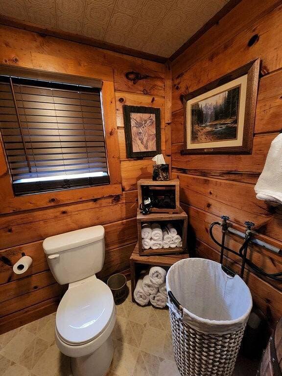 Foto 7 von 41: A Rushing Stream of Dreams Creekside Cabin 1 min to National Park!