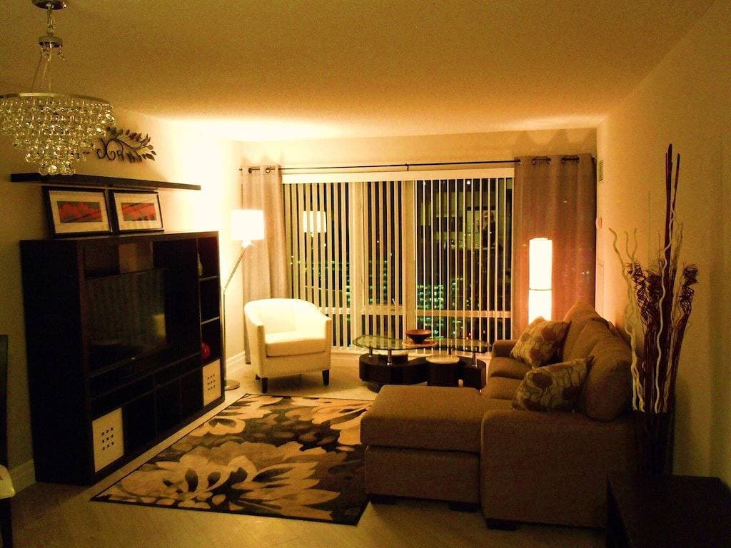 Foto 7 von 28: Luxury 1 Bedroom Condo im Herzen von Downtown Toronto