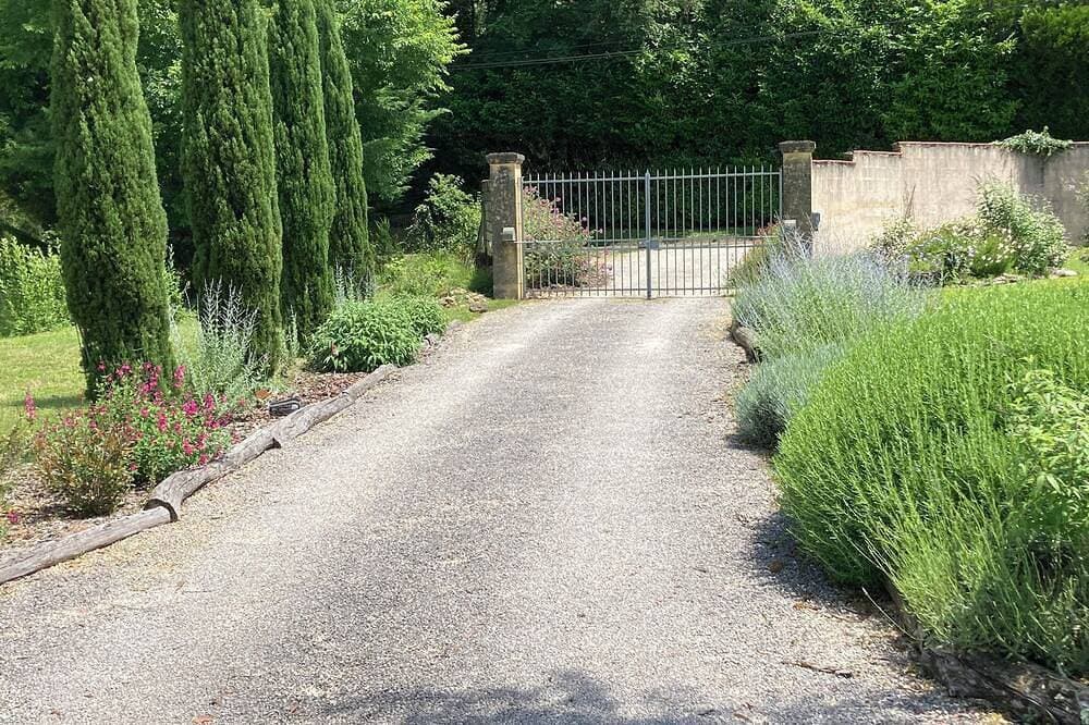 Foto 11 von 27: Frieden und Ruhe in Frankreich. Rustikale ein Schlafzimmer Gite.