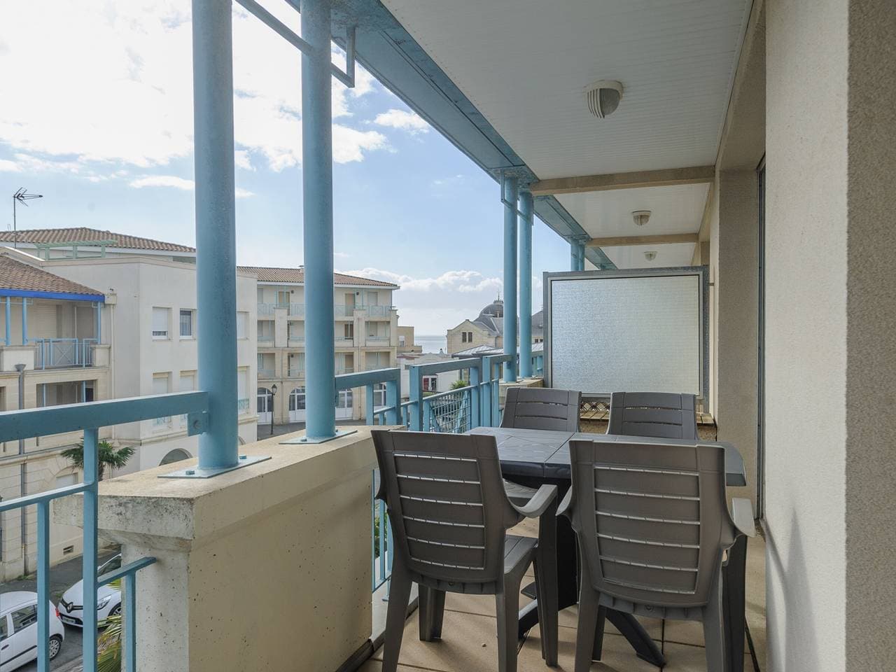 Appartement T2 Bis avec Balcon, Aperçu Mer, Piscine et Parking Privé 1