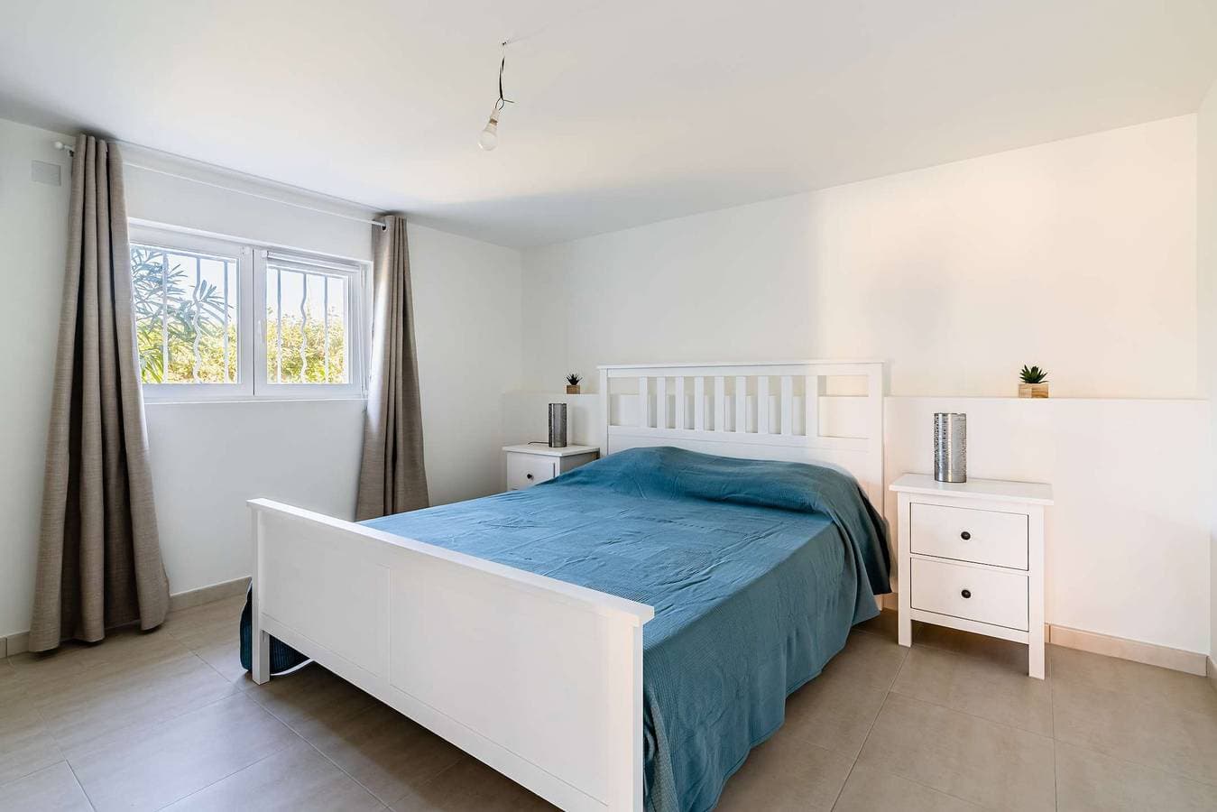 Foto 11 von 18: Untere Villa renoviert, Klimaanlage und Terrasse mit Meerblick
