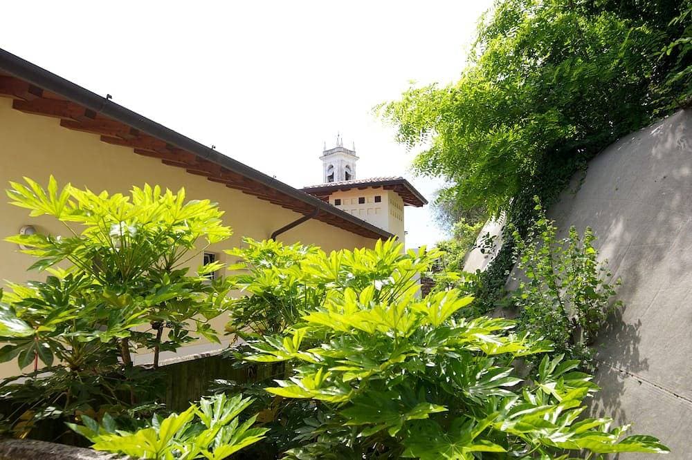 Foto 11 von 30: Residenz Limoni del Rustichel: FeWo N.12 mit Seeblick, Tiefgarage und Pool.