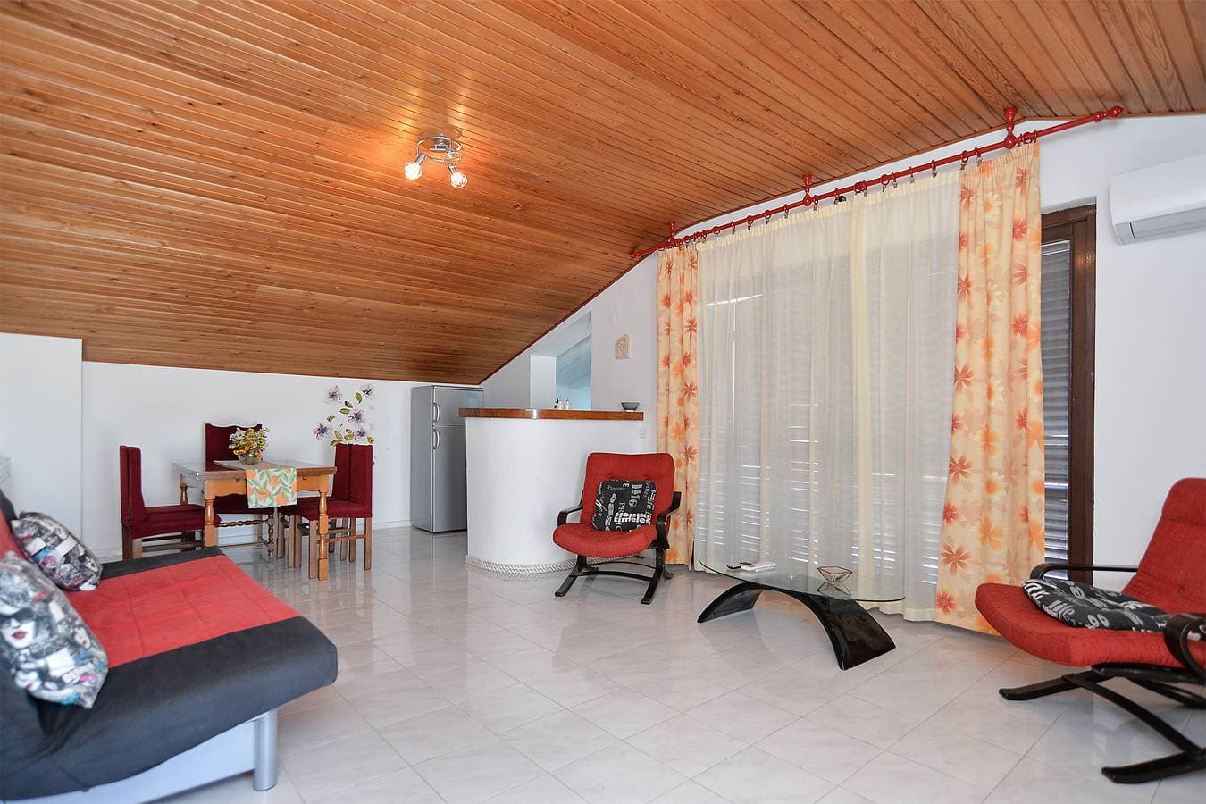 Foto 9 von 29: Ferienwohnung für 4 Personen mit Terrasse