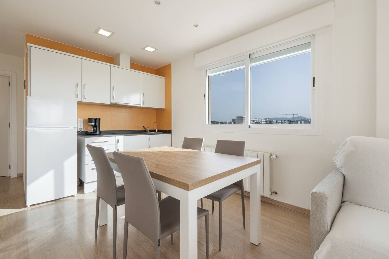 Foto 8 von 25: Apartment 'Las Palmeras 2' mit Gemeinschaftspool, WLAN und Klimaanlage