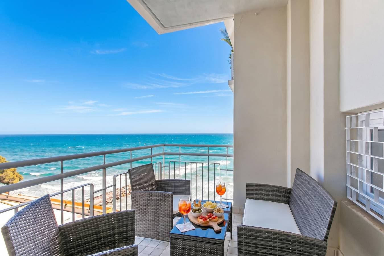 Kenyon Charm - Total Sea View 1