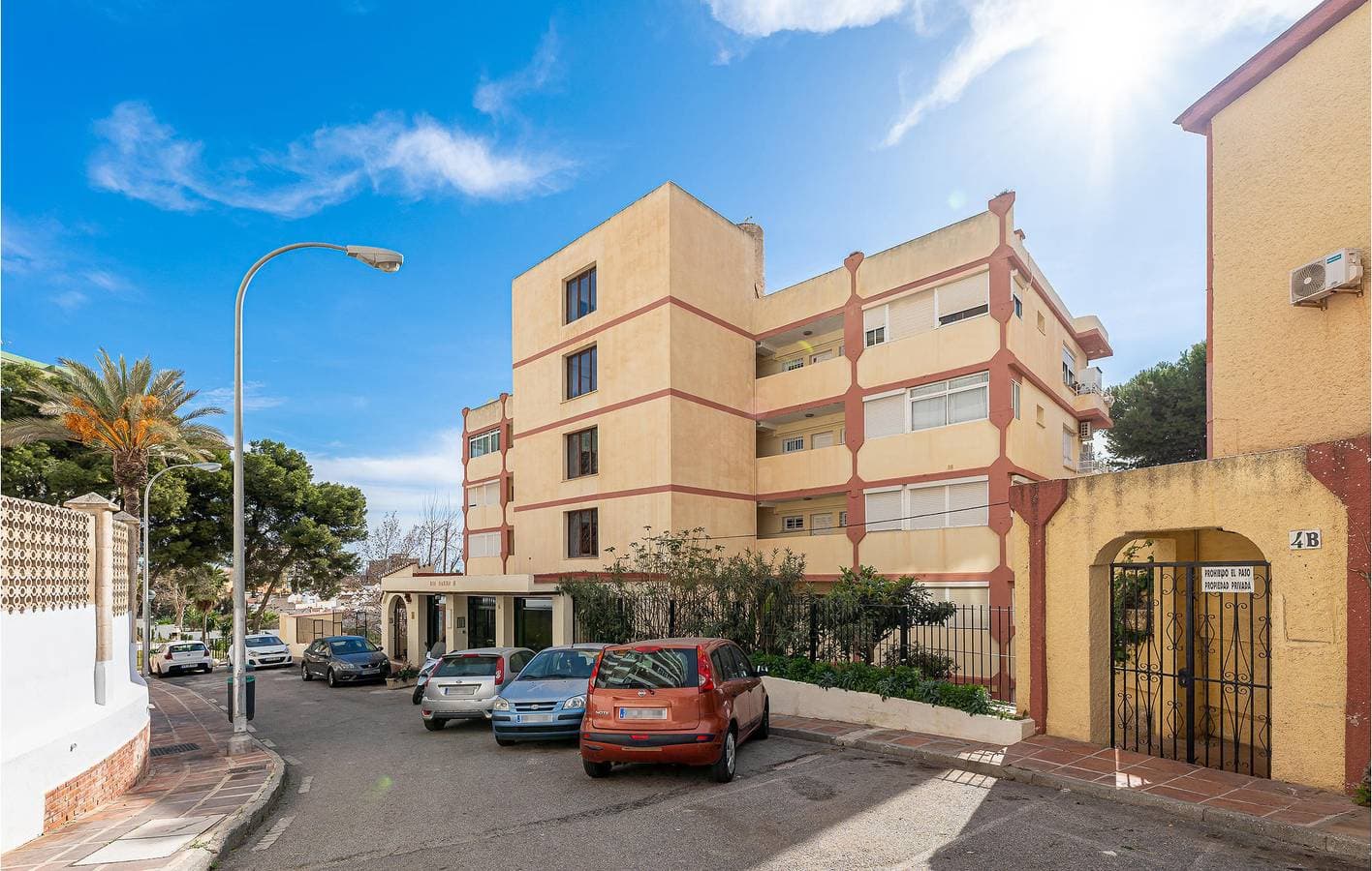 Appartement mit Meerblick: Pool, Terrasse, AC & WiFi 1