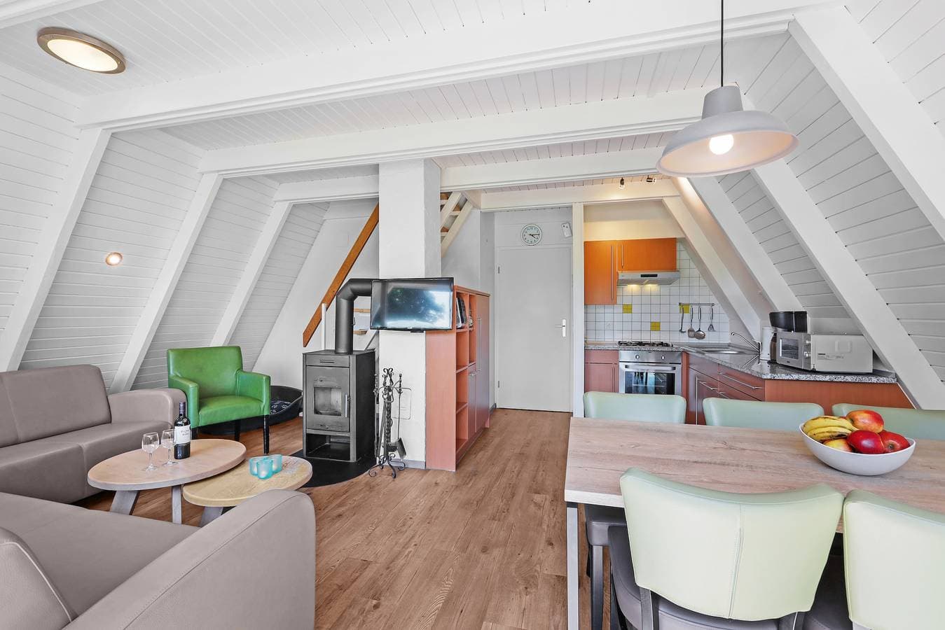 Foto 4 von 33: Bungalow für 4 Personen mit Balkon/Terrasse