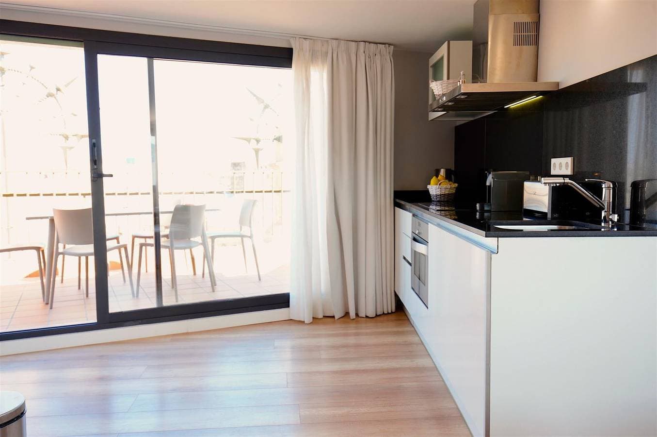Foto 6 von 46: Ferienwohnung für 4 Personen mit Balkon/Terrasse