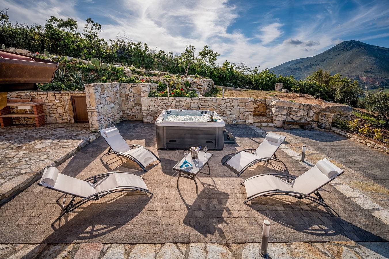 Foto 3 von 30: Villa Steinmauern mit Meerblick, Terrasse, Garten, Whirlpool & WLAN