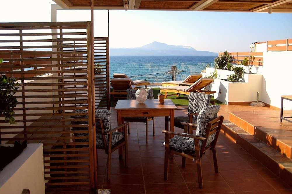 Floor apartment with superb roof terrace, next to Almirida sandy beach 1