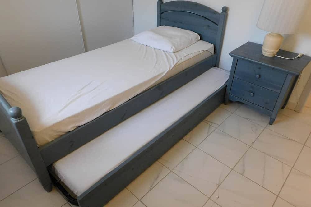 Foto 7 von 12: F9 Große helle Wohnung, 3 Zimmer, Strand 50m, Pool und Meerblick