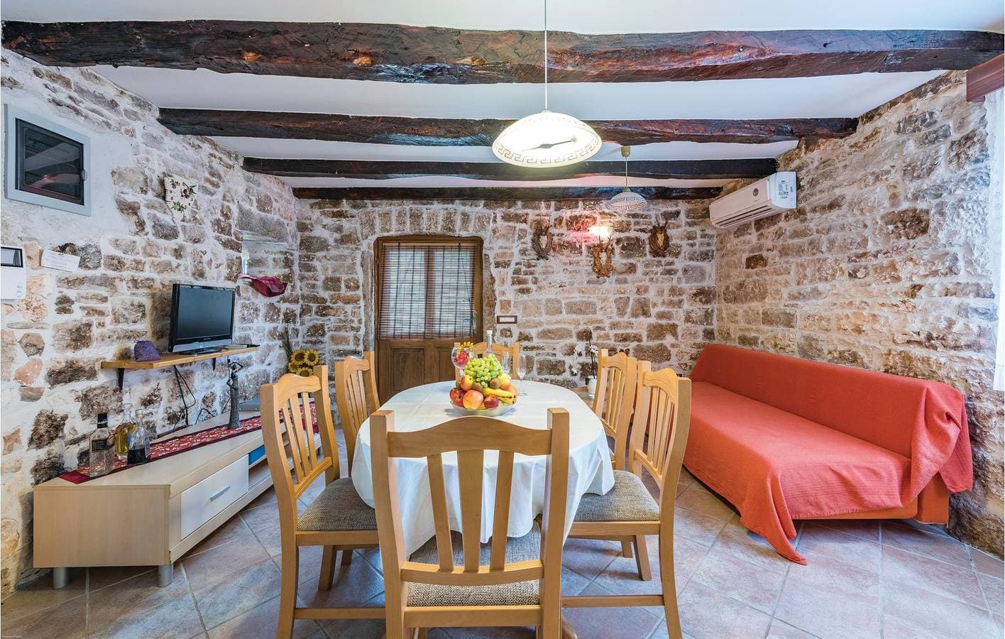 Foto 4 von 31: Geräumige 120 m² große Wohnung mit Terrasse, WLAN und Garage in der Nähe des Zentrums von Anzici