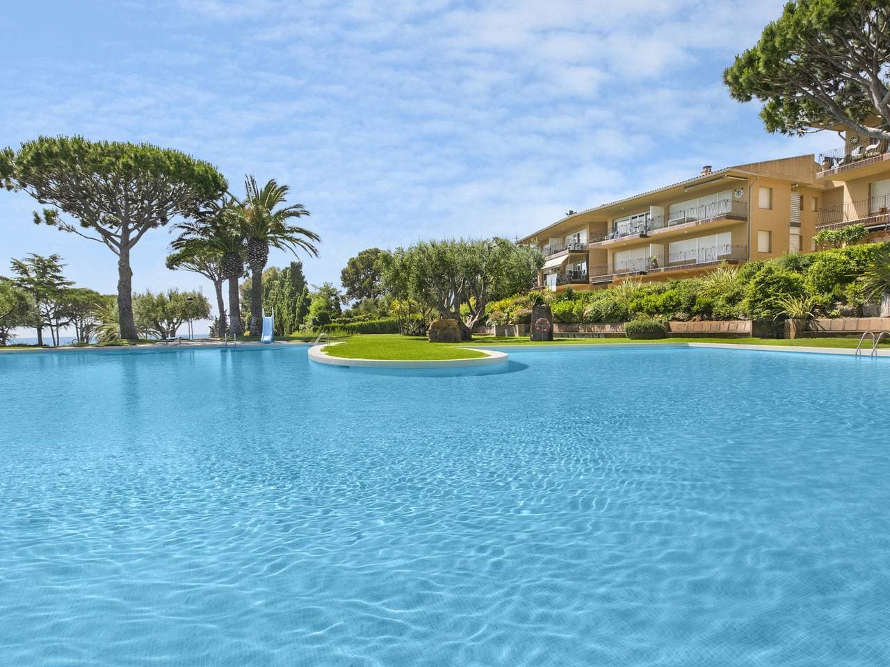 Appartement rénové à Calella de Palafrugell pour 4 pers avec terrasse, jardin, piscine et garage 1