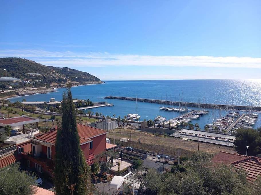 Bella vista sopra il porto! 1