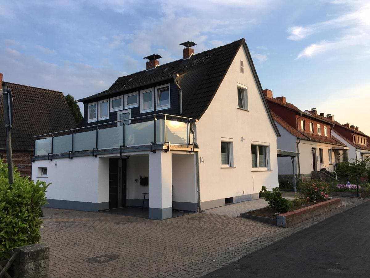 Ferienwohnung „Im Kleinen Löök“ - DG - 2 Zimmer - Balkon - Boxspringbett - 2 TV 1