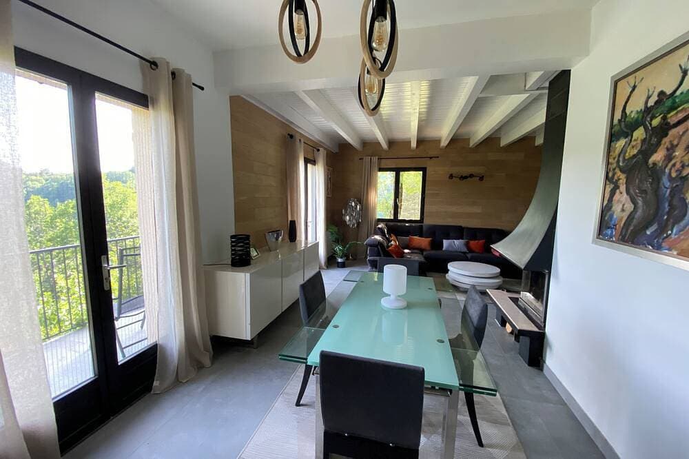 Foto 7 von 30: Contemporary home with a view of the mountains