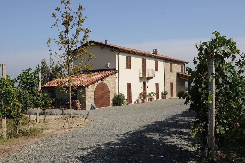 Foto 12 von 30: Luxusvilla In Den Piemont-Weinbergen - 265m2 - 10 Pers. - 5x14m Pool