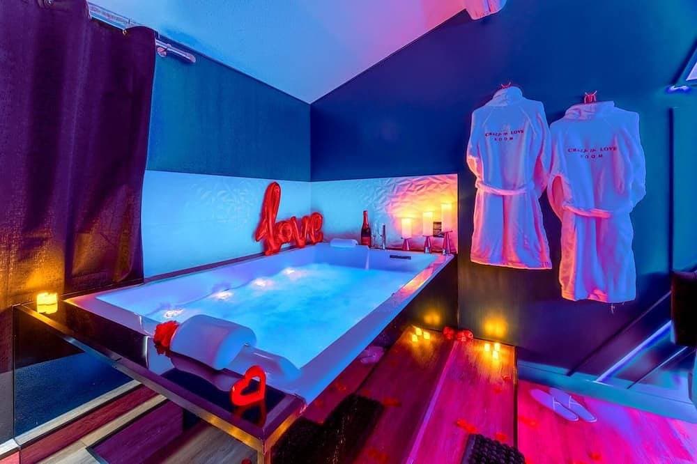 Foto 9 von 24: Suite Crazy'n love room, jacuzzi, cinema, parking, Camargue