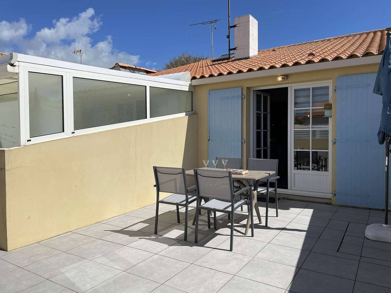 Ruhiges Ferienhaus, Nähe Strand & Zentrum, Terrasse, Parkplatz, 3 Betten 1