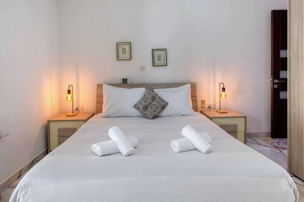 Foto 9 von 30: Central Sliema | 3Br home w/Terrace, Walk to Beach