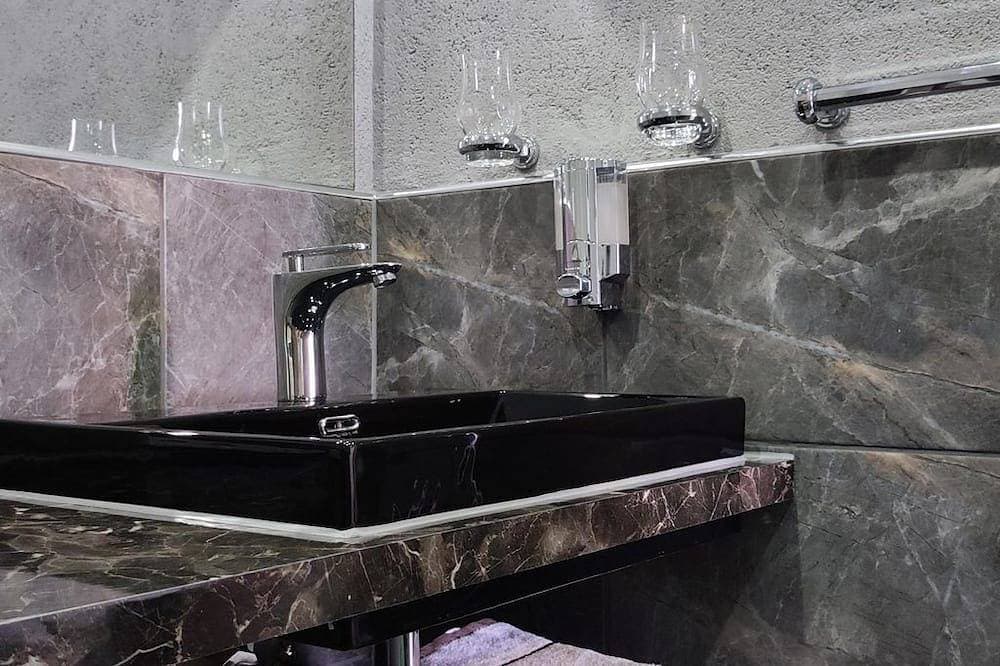 Foto 6 von 30: Ferienwohnung Bellevie - Appartement/Fewo, Dusche und Bad, Wc, Deluxe
