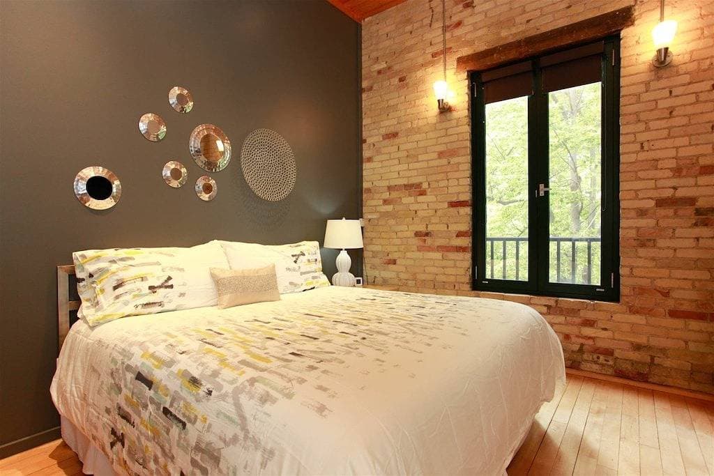Foto 5 von 16: Charming Downtown Cottage, ideal für große Gruppe Get-Aways!