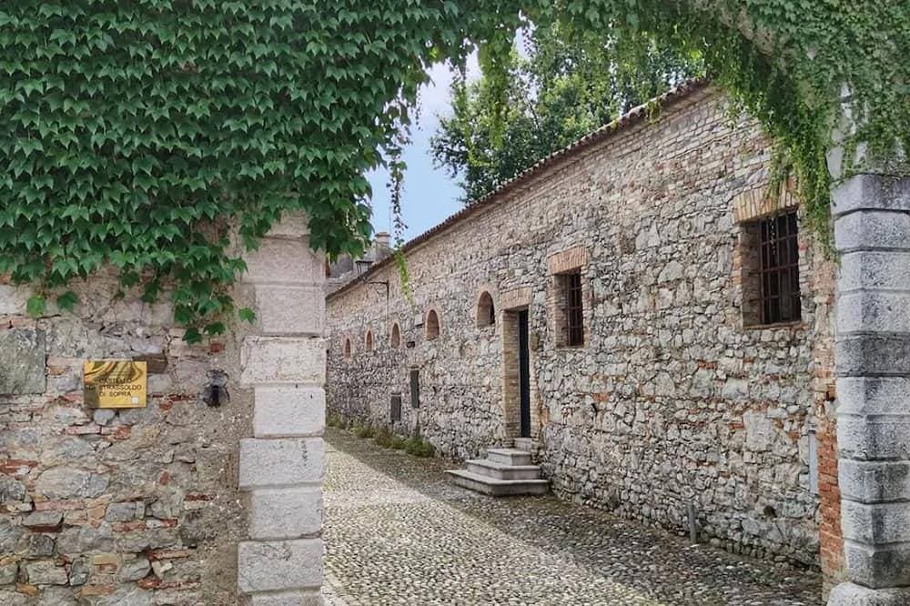 Foto 12 von 30: A. Antikes Haus im Schloss mit Garten, nahe Meer, zwischen Triest und Venedig